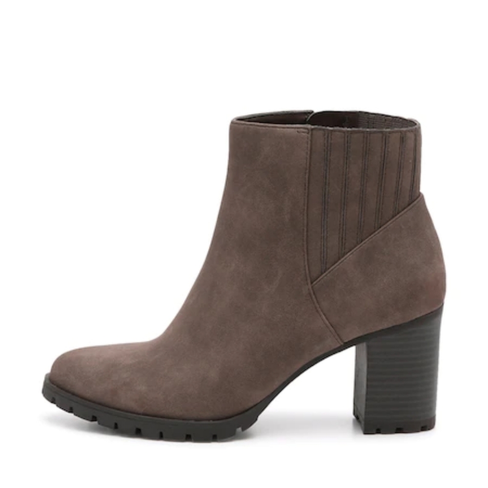 Chelsea Boots - Picture 1 of 3